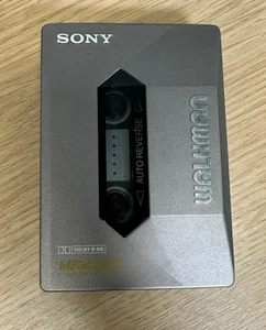 Sony Walkman WM-2091 (S/N 146333) nur Kassettenspieler, silber - ERSATZTEILSPENDER - Bild 1 von 9