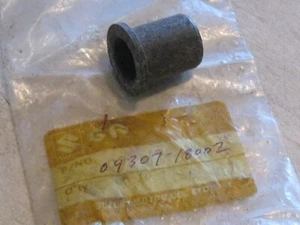 SUZUKI TS/TM/RM/GT/DS SWING ARM BUSHING NOS! - Foto 1 di 1
