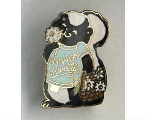 Broche alfiler Perfect Sweetie the Skunk ~ De colección 1980 por Hallmark Cards - Imagen 1 de 3