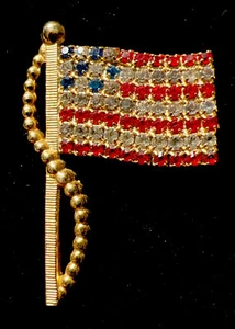 Vintage American Flag Brooch Scarf Pin Red White Blue Rhinestones Goldtone - Bild 1 von 3