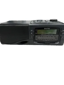Sanyo Dual Alarm AM/FM Digital Clock Radio Model 7014 - Picture 1 of 12