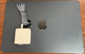 Apple MacBook Air 13" (M3, 8GB Ram, 256GB SSD, Midnight Black) Excellent 99% Bat - Picture 1 of 10