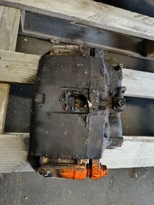 Pinza de freno delantera izquierda 2004 Hummer H2 6.0 - Imagen 1 de 3