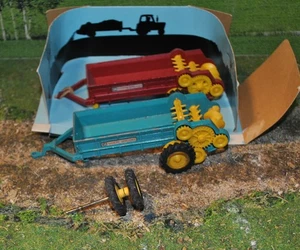 BRITAINS 1/32, MUCK SPRADERS , SPARES OR REPAIR - Imagen 1 de 2
