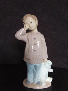 Nao Porcelain by Lladro SLEEPY HEAD ( BOY SLEEPY HOLDING TEDDY BEAR ) - Picture 1 of 6