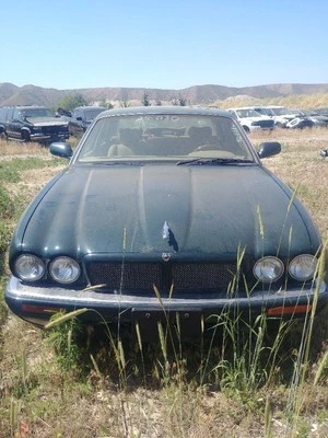 AC Compressor Fits 95-97 XJ6 219233 - Image 1 of 4