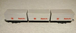 HO Scale Santa Fe Container Car w/ Three Containers ~ TS - Picture 1 of 10