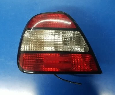 Luz trasera izquierda del lado del conductor Daewoo Leganza LH 1997-2002 USADA Foto 1 de 4