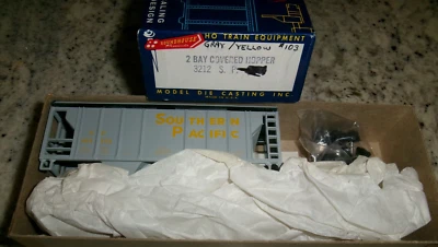 Roundhouse HO KIT #3323 Southern Pacific 2 bahías gris tolva cubierta coche #SP401103 Foto 1 de 3