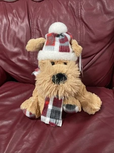 Peluche Gentle Treasures perro marrón medio con sombrero a cuadros y bufanda invierno nuevo con etiquetas - Imagen 1 de 2