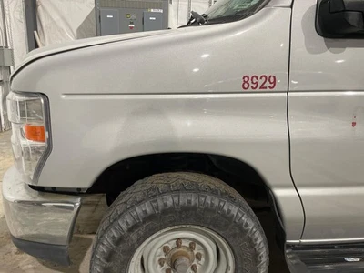 08-24 Ford E350 Fender LHIngot Silver Metallic-UX Foto 1 de 4