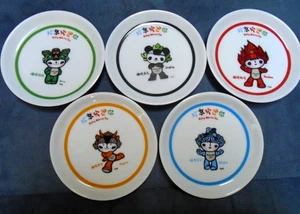 Juego de 5 Platos Conmemorativos Medallón Cerámica 4" Mascotas Juegos Olímpicos Pekín 2008 - Imagen 1 de 7