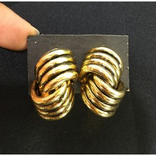 PACO PARIS VINTAGE GOLD CLIP EARRINGS