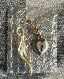 Longaberger Basket 28003 Key to My Heart Tie-On NEW Lock & Key - Picture 1 of 3