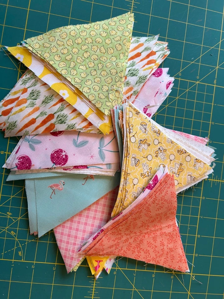 Granny's Quilt Box | Triangles 5" | for a Hexi Patterns  | nearly 9oz | Lot #204 - Image 1 of 1