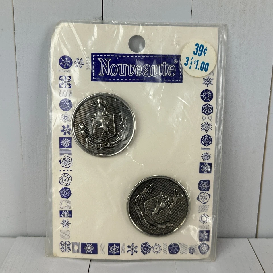 VTG Nouveaute Lion Crest Sewing Buttons NOS on Card Made in Canada Novelty LARGE - Image 1 of 4