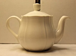 Vintage White 1992 Royal Doulton Teapot Fine China Hallmark Made in England - Foto 1 di 7