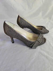 Stuart Weitzman Women's Pyrnoc Silver ' Peep Toe ' Heel (5.5) - Picture 1 of 8