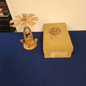 Alte Pyramide aus Holz - Bild 1 von 5