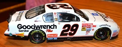 KEVIN HARVICK 2001 MONTE CARLO MODELO DE CARRO FUNDIDO / MODELO DE METAL NASCAR 1:24 - Imagem 1 de 4