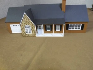 LIONEL 6-34110 ESTATE HOUSE HOME O GAUGE TOY TRAIN ACCESSORY LAYOUT LIGHTED - Picture 1 of 6