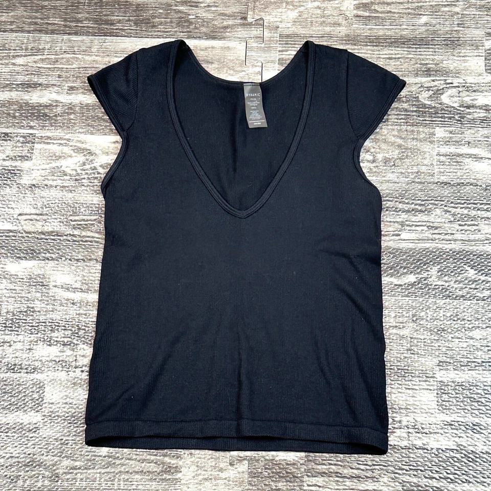 Camiseta corta Dynamic para mujer talla única OS negra con cuello profundo de punto acanalado manga gorra Foto 1 de 4