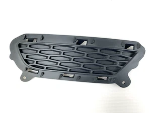RANGE ROVER EVOQUE 2015-19 RIGHT FRONT BUMPER FOG LIGHT GRILL COVER NEW GENUINE - Picture 1 of 6