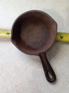 vintage cast iron skillet ash tray - Picture 1 of 2