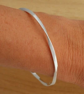 Solid 925 Sterling Silver Twisted Stackable Slip On Round Shape Bangle Bracelet - Picture 1 of 4