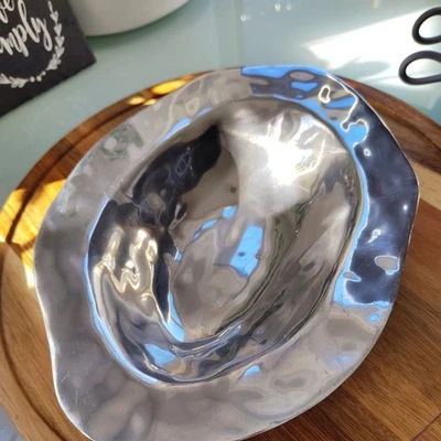 Bola Beatriz. Cuenco para servir moderno de aleación mínima de metal 1x8w"x1. 75d Foto 1 de 4