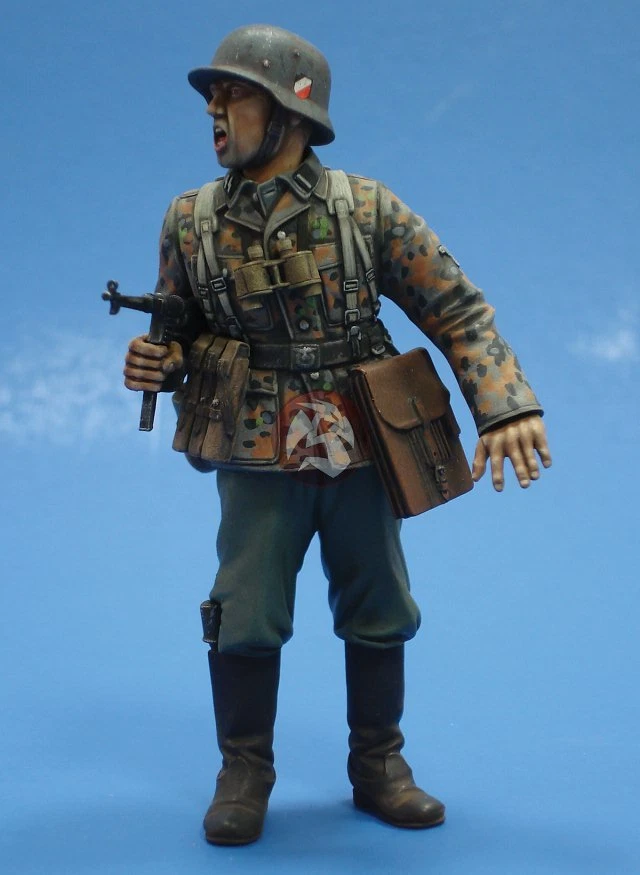 Verlinden 120mm (1/16) "Where Iron Crosses Grow" SS-Sturmmann w/MP 40 WWII 2384 - Image 1 of 1