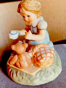 2000 Berta Hummel Goebel Tea Party Figurine BH152 - Picture 1 of 12