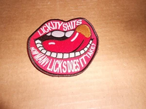LICKITY SHITS-QUANTE LECCATE CI VOGLIONO? PATCH-NUOVO (f2) - Foto 1 di 3