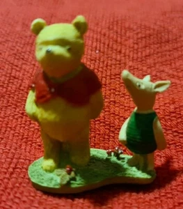 Handbemalte Disney Miniatur: Pooh und Ferkel auf Spaziergang: Originalverpackt - Bild 1 von 1