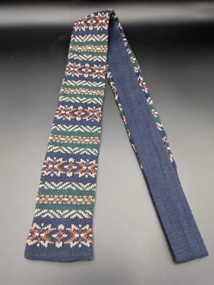 "Calcetín baúl tejido ajustado NEIMAN MARCUS corbata cuadrada 2,75"" X 56""" Foto 1 de 3