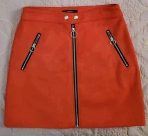 Forever 21 skirt Red w/zippers - Size Medium - Cute! In Excellent Condition - Picture 1 of 1
