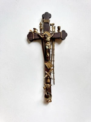 Instrumentos Antiguos de la Pasión Cristo Corpus Calavera, Huesos Cruzados Pared Monte CRUCIFIJO Foto 1 de 4