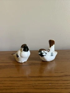 (2) Vintage OMC Japan Chickadee Bird Figurines Porcelain/Ceramic Brown & White - Picture 1 of 7