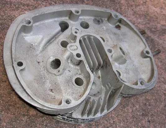 AJS Matchless G2 250cc engine cylinder head - no seats — 第 1/1 张图片