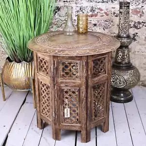 Mesa auxiliar grande Damodar con incrustación de aluminio café con extremo de madera de mango indio - Imagen 1 de 9