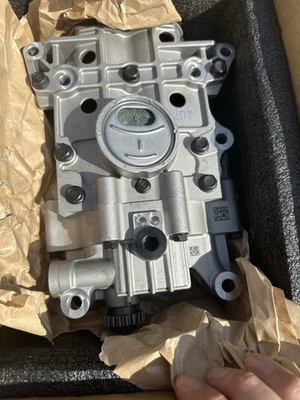OEM Hyundai Sonata 2.4 / 2.0T Engine Oil Pump Assembly Theta II 21310-2G000 - Image 1 of 3