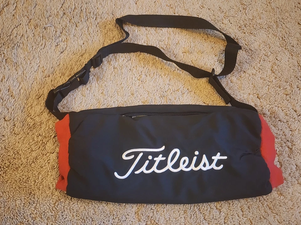 Подогреватель рук с черной и красной флисовой подкладкой Titleist - Изображение 1 из 4