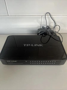 TP-Link TL-SF1024M With Power Adapter TP-Link 24-Port Fast Ethernet Switch - Afbeelding 1 van 6