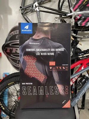 Бесшовный бронежилет MTB Bluegrass Lite D30 - черный малый/средний велосипед - Изображение 1 из 4