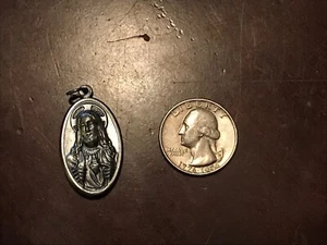 Vintage HEILIGES HERZ JESUS Katholisch Anhänger Heilige Medaille 3D - Bild 1 von 3