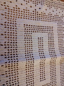 set of four vintage crocheted placemats 14 by 10 in - Picture 1 of 7