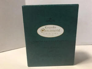 1993 Hallmark Keepsake Collector Club Limited Edition Sharing Christmas Ornament - Picture 1 of 10