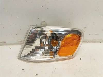 2001-02 Toyota Corolla Drivers Left Turn Signal - Fender Mounted - Image 1 of 3