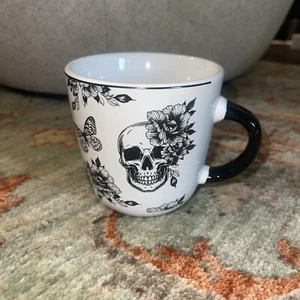 4" Zrike Marken Totenkopf & Schmetterlinge weiß Becher Halloween schneller Versand! - Bild 1 von 4