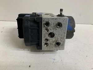 2003-2004 Subaru Forester Auto A/T Anti Lock Brake Pump Actuator & Modulator - Picture 1 of 6